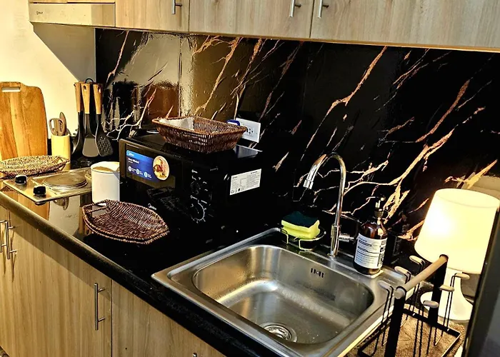 Irene's Luscious Place Apartment